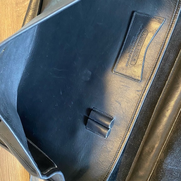 Laura U.S.A. Leather Messenger Bag - Picture 4 of 7